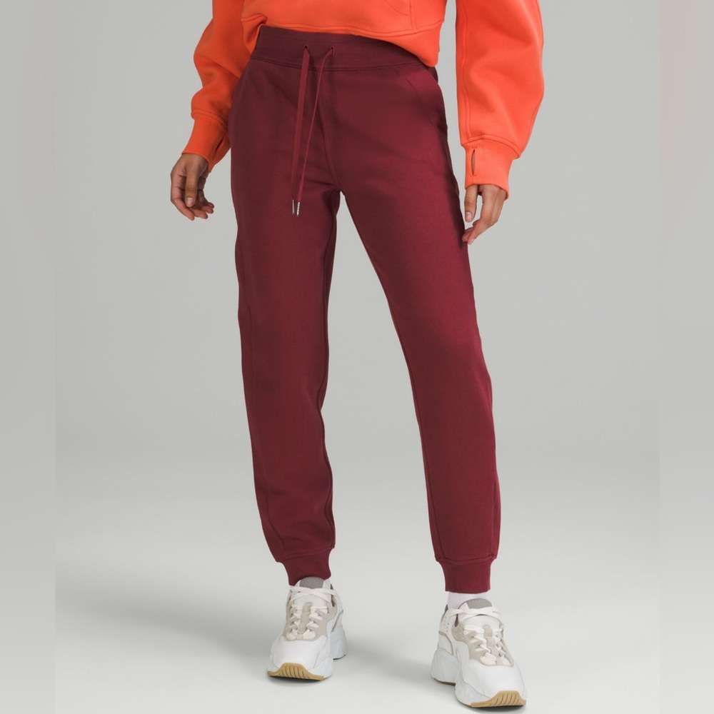 Lululemon Scuba High Rise Jogger in Smoky Red (Size 8)